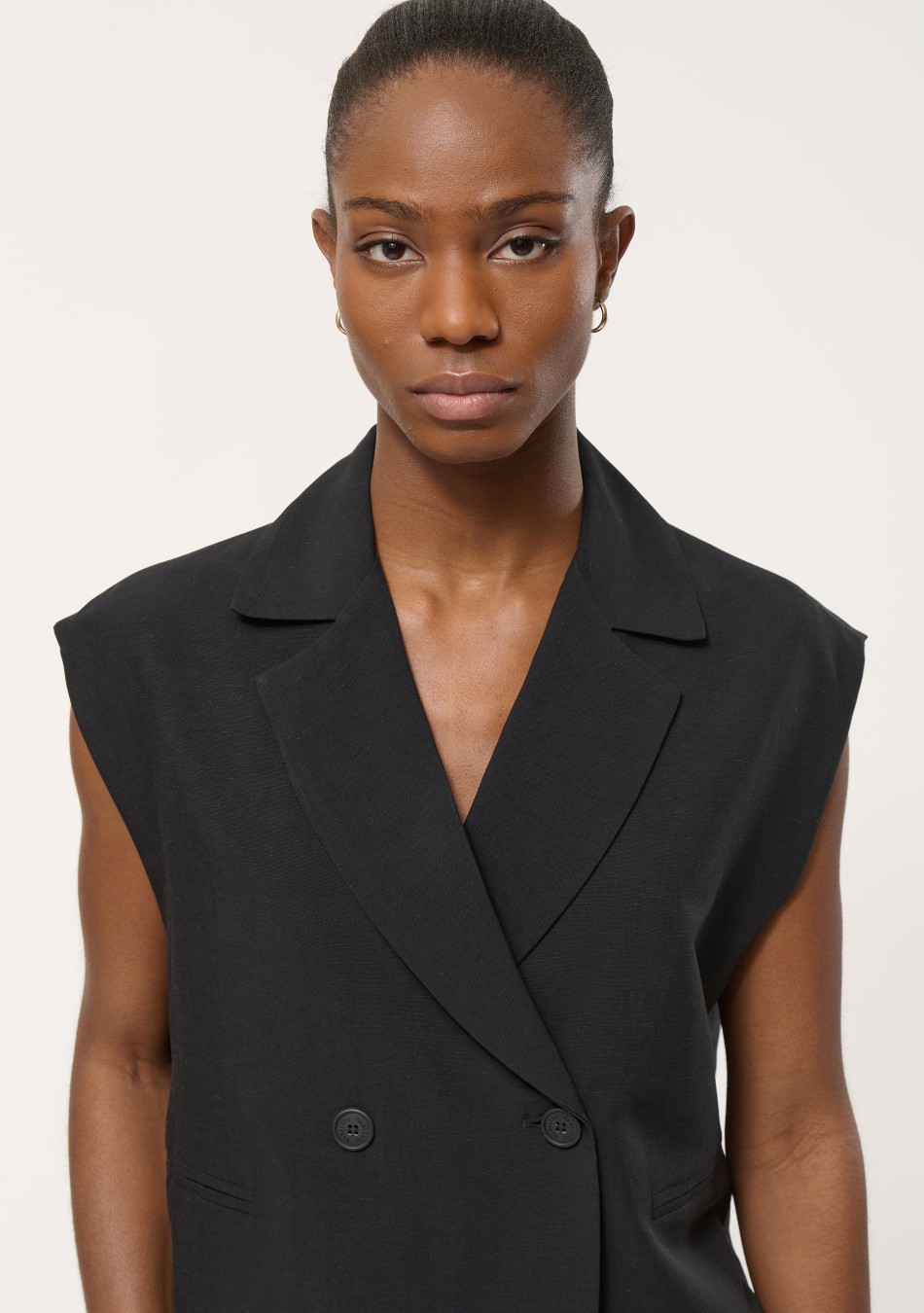 HUMILITY marca francesa de ropa de mujer con un estilo atemporal y casual.