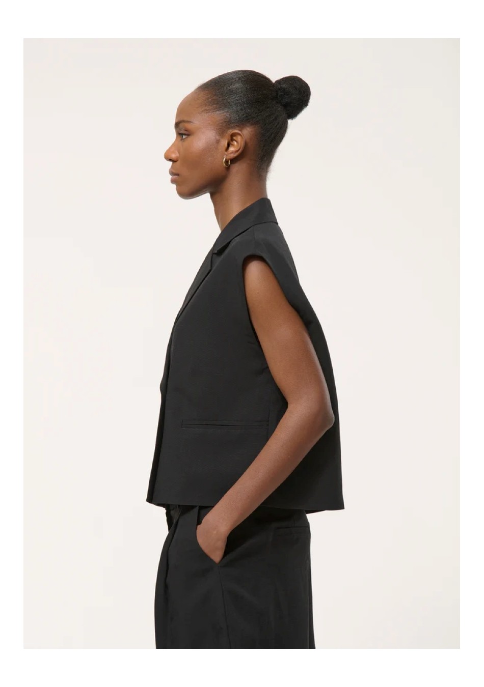 HUMILITY marca francesa de ropa de mujer con un estilo atemporal y casual.