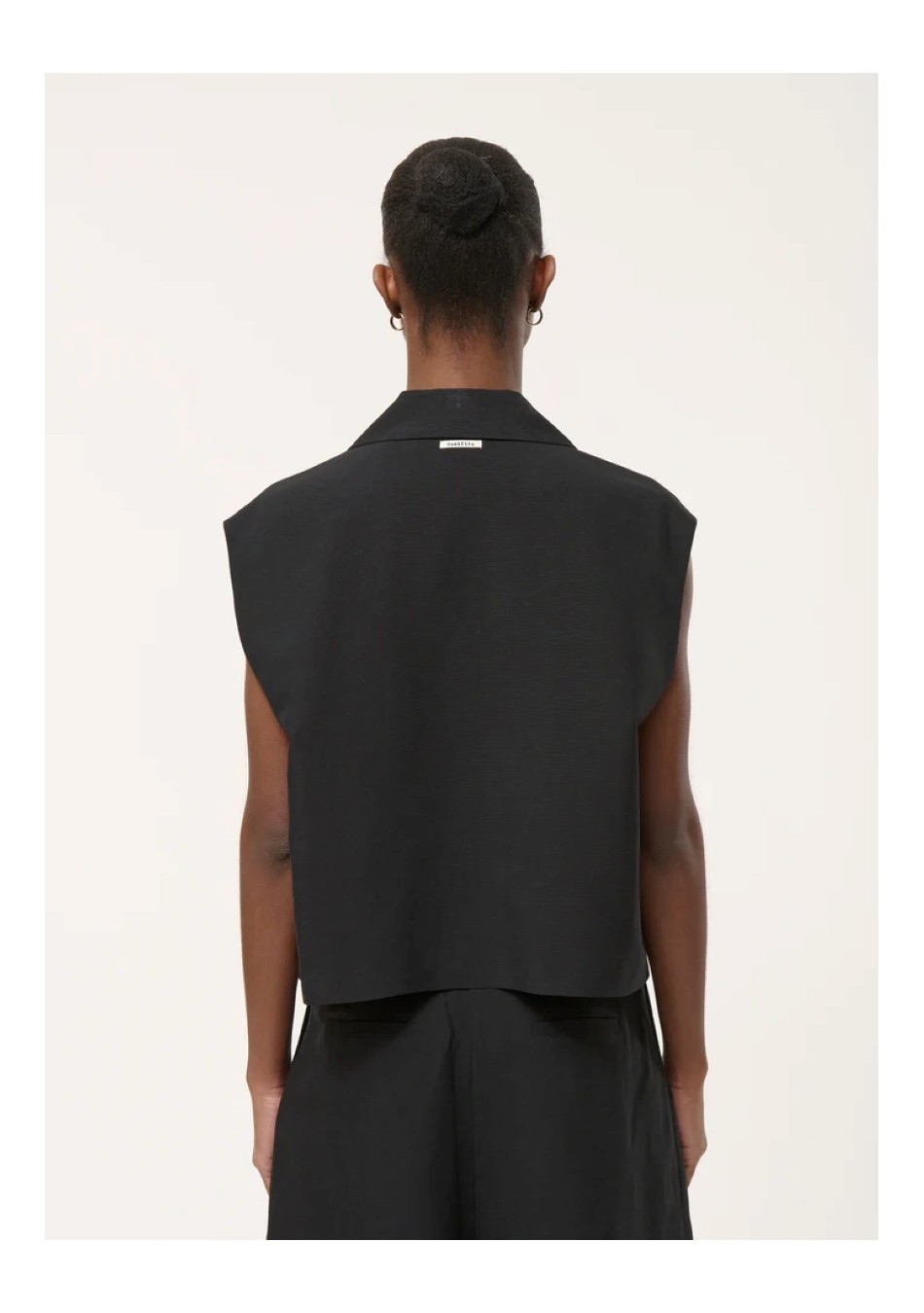 HUMILITY marca francesa de ropa de mujer con un estilo atemporal y casual.