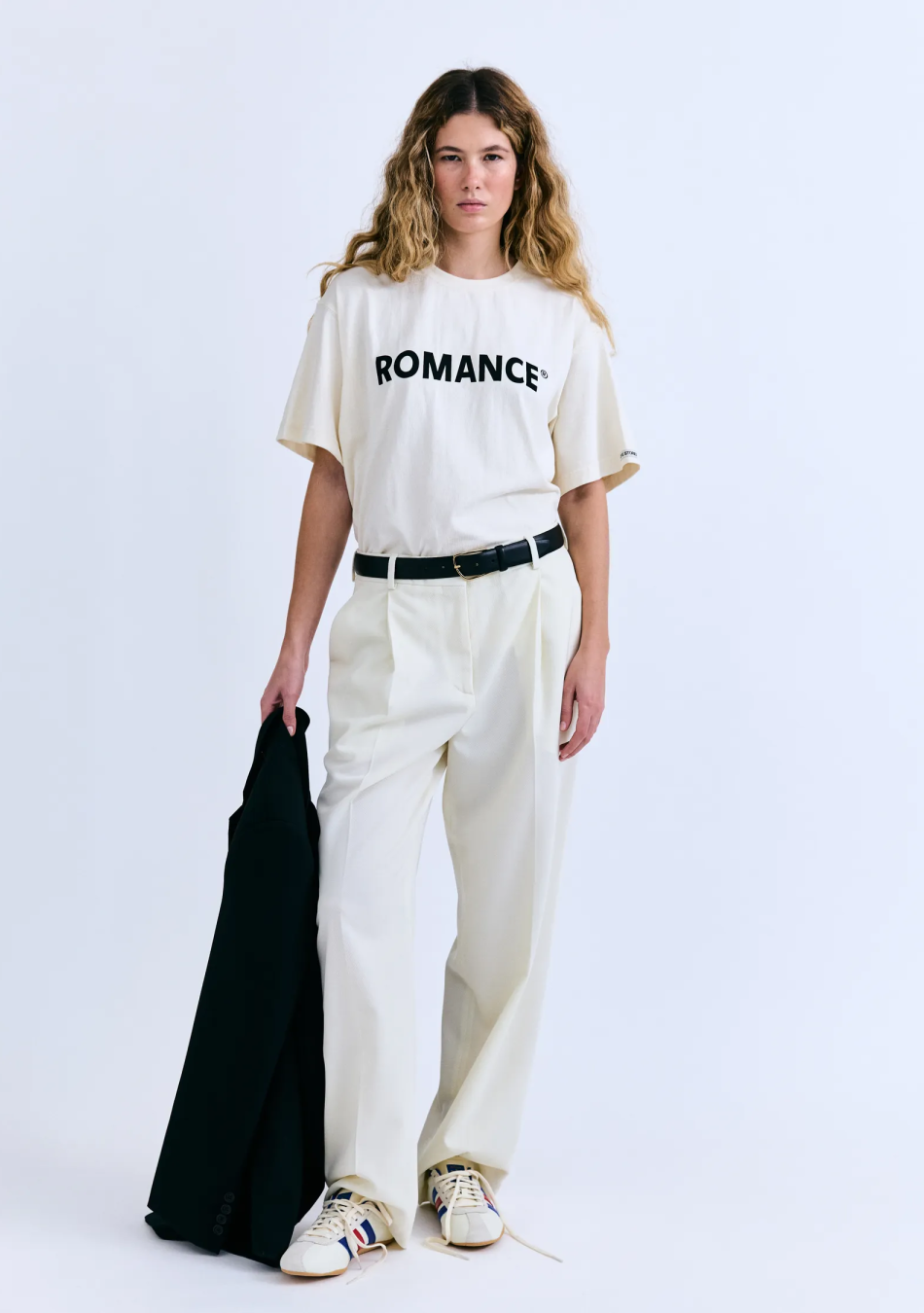 LOVE STORIES es una marca de lencería contemporánea que combina comodidad, estilo y feminidad. Especializada en prendas íntimas