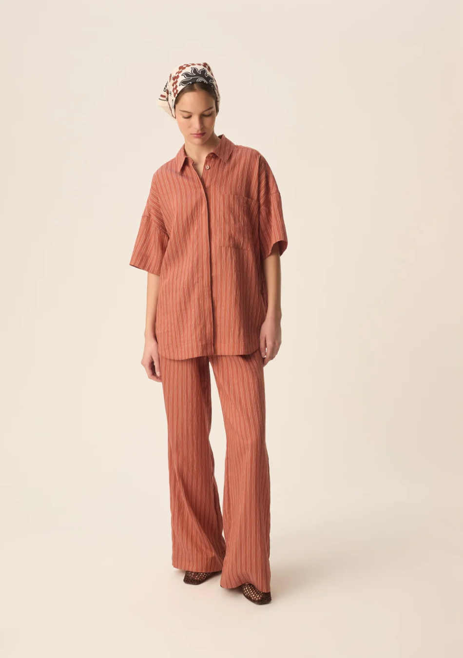 DES PETITS HAUTS marca que refleja la esencia del estilo parisino: femenino, delicado y atemporal.  Destaca por su diseño cuidad