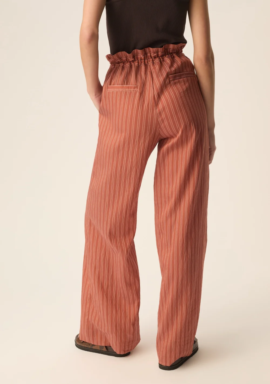 DES PETITS HAUTS marca que refleja la esencia del estilo parisino: femenino, delicado y atemporal.  Destaca por su diseño cuidad