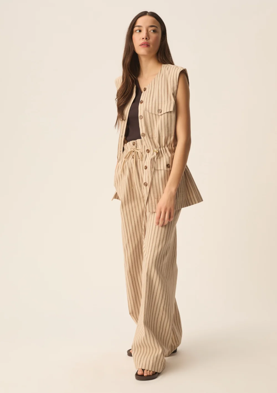 DES PETITS HAUTS marca que refleja la esencia del estilo parisino: femenino, delicado y atemporal.  Destaca por su diseño cuidad