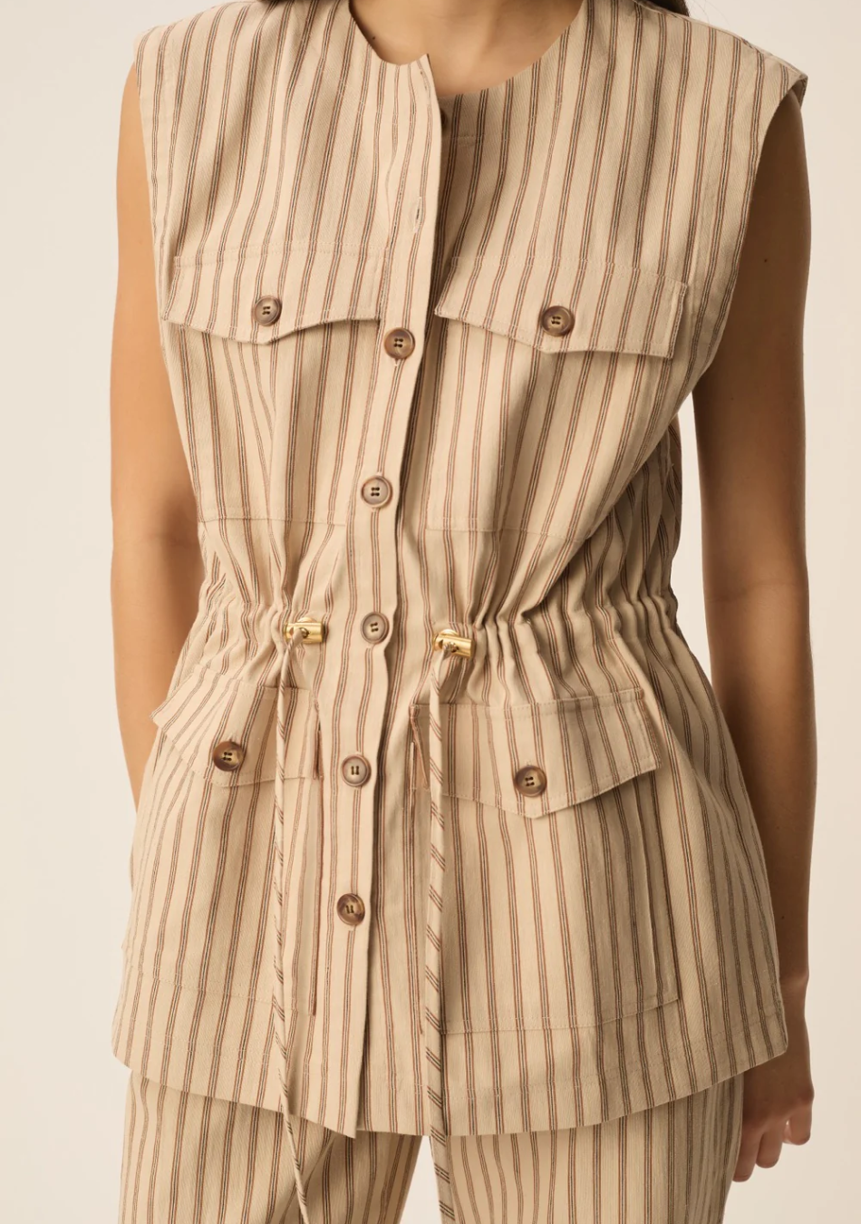 DES PETITS HAUTS marca que refleja la esencia del estilo parisino: femenino, delicado y atemporal.  Destaca por su diseño cuidad