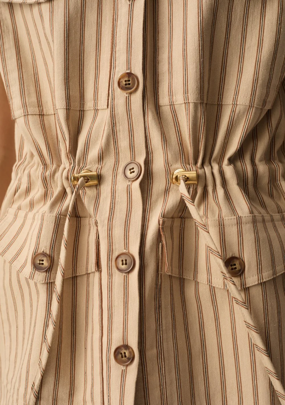 DES PETITS HAUTS marca que refleja la esencia del estilo parisino: femenino, delicado y atemporal.  Destaca por su diseño cuidad