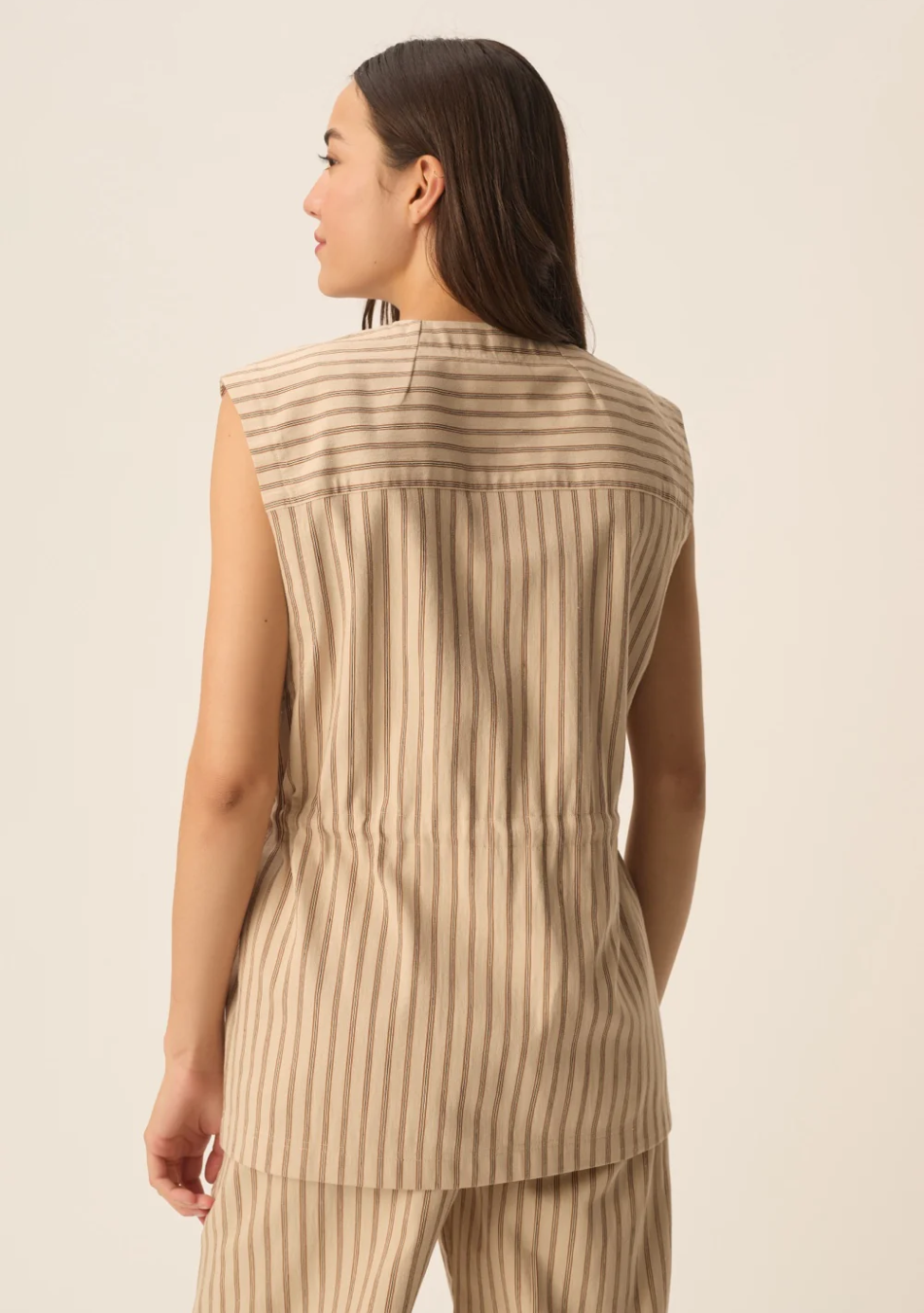 DES PETITS HAUTS marca que refleja la esencia del estilo parisino: femenino, delicado y atemporal.  Destaca por su diseño cuidad