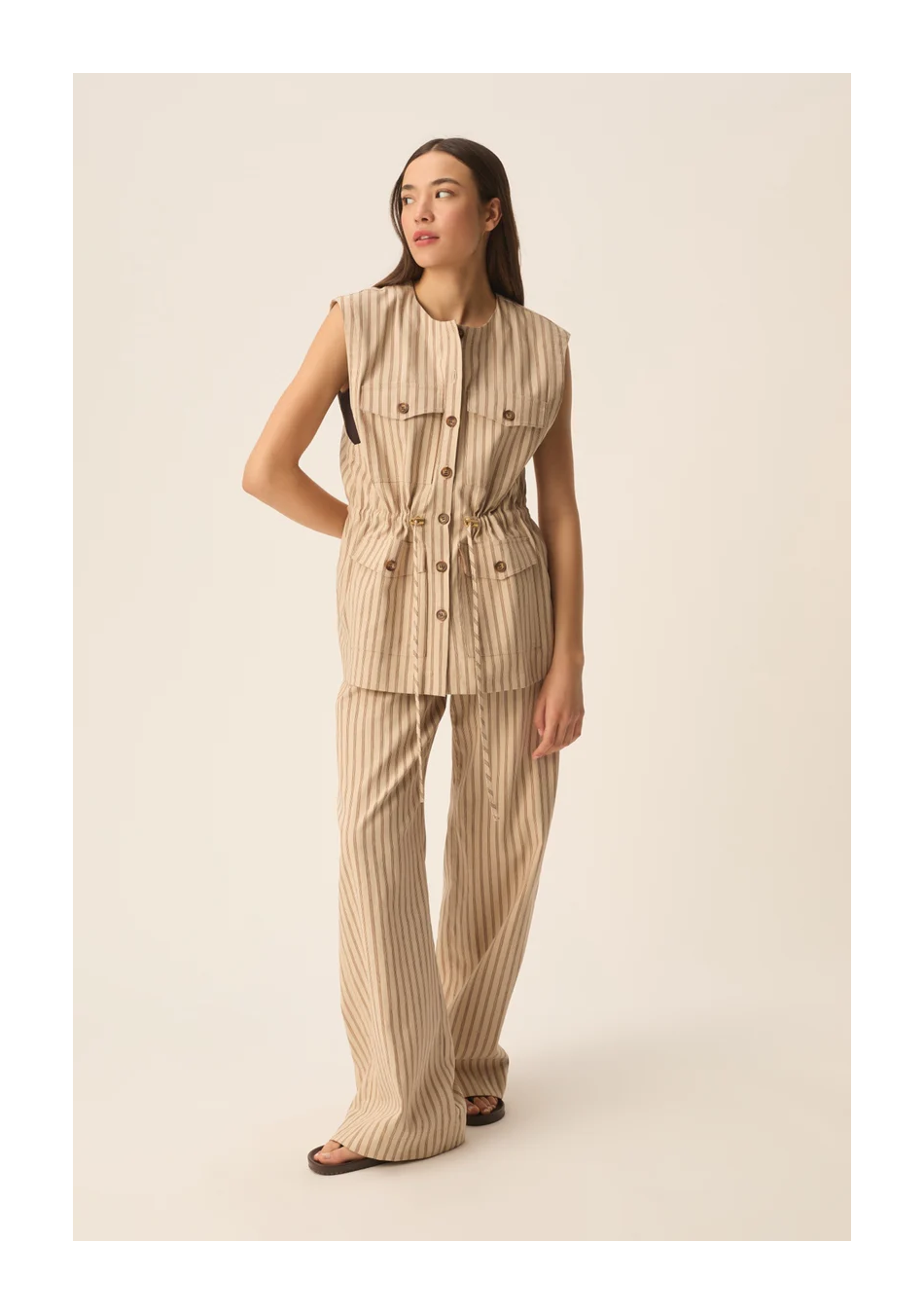 DES PETITS HAUTS marca que refleja la esencia del estilo parisino: femenino, delicado y atemporal.  Destaca por su diseño cuidad