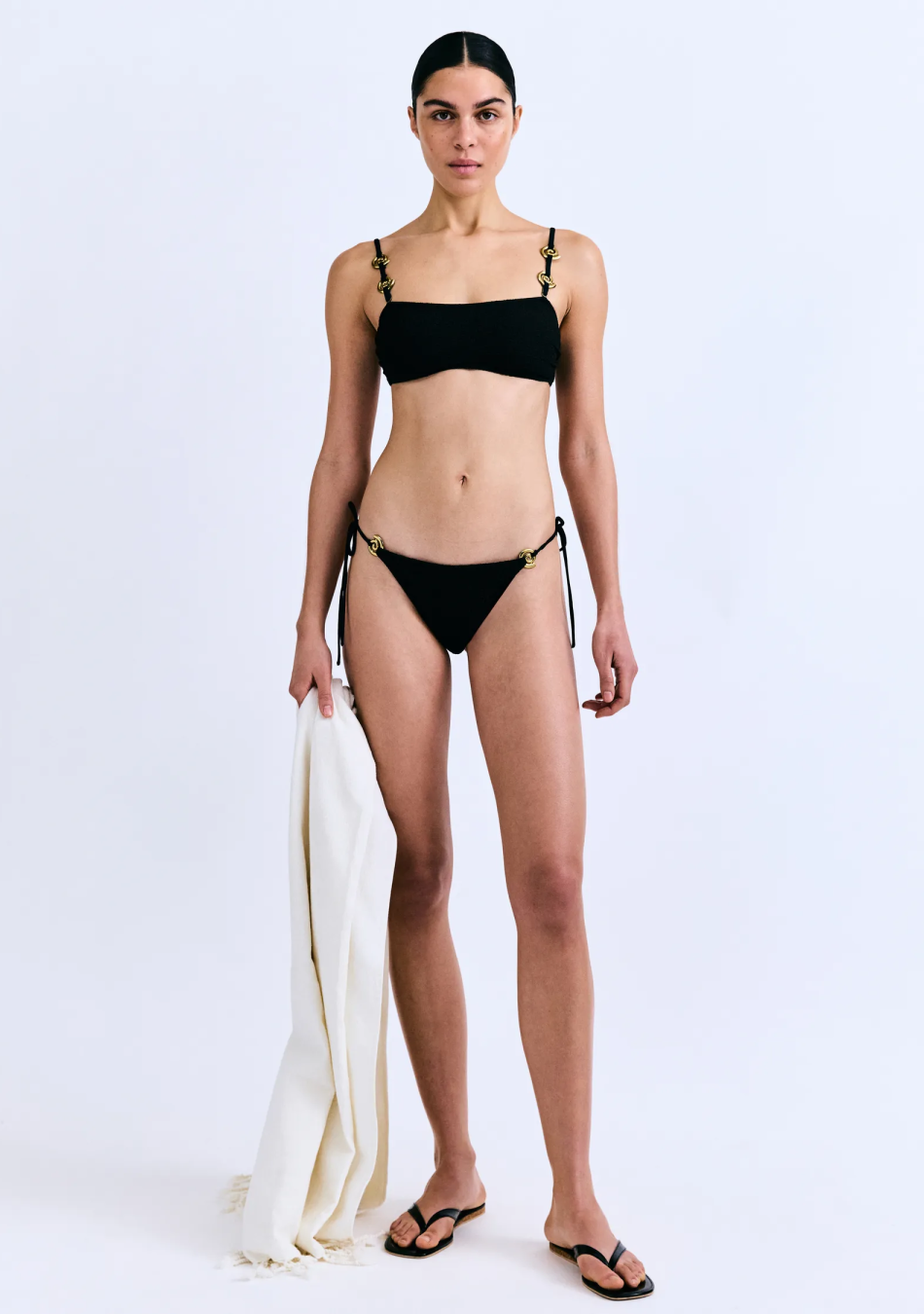 LOVE STORIES es una marca de lencería contemporánea que combina comodidad, estilo y feminidad. Especializada en prendas íntimas