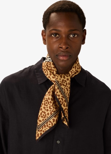 INOUI es una marca que representa sofisticación, minimalismo y carácter. Cada creación está diseñada para personas que valoran l