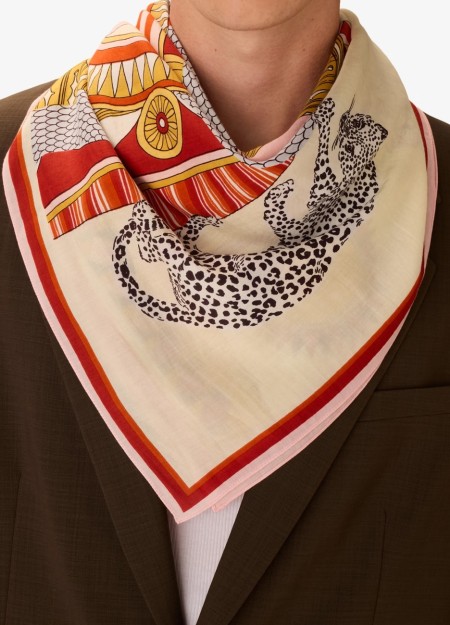 INOUI es una marca que representa sofisticación, minimalismo y carácter. Cada creación está diseñada para personas que valoran l