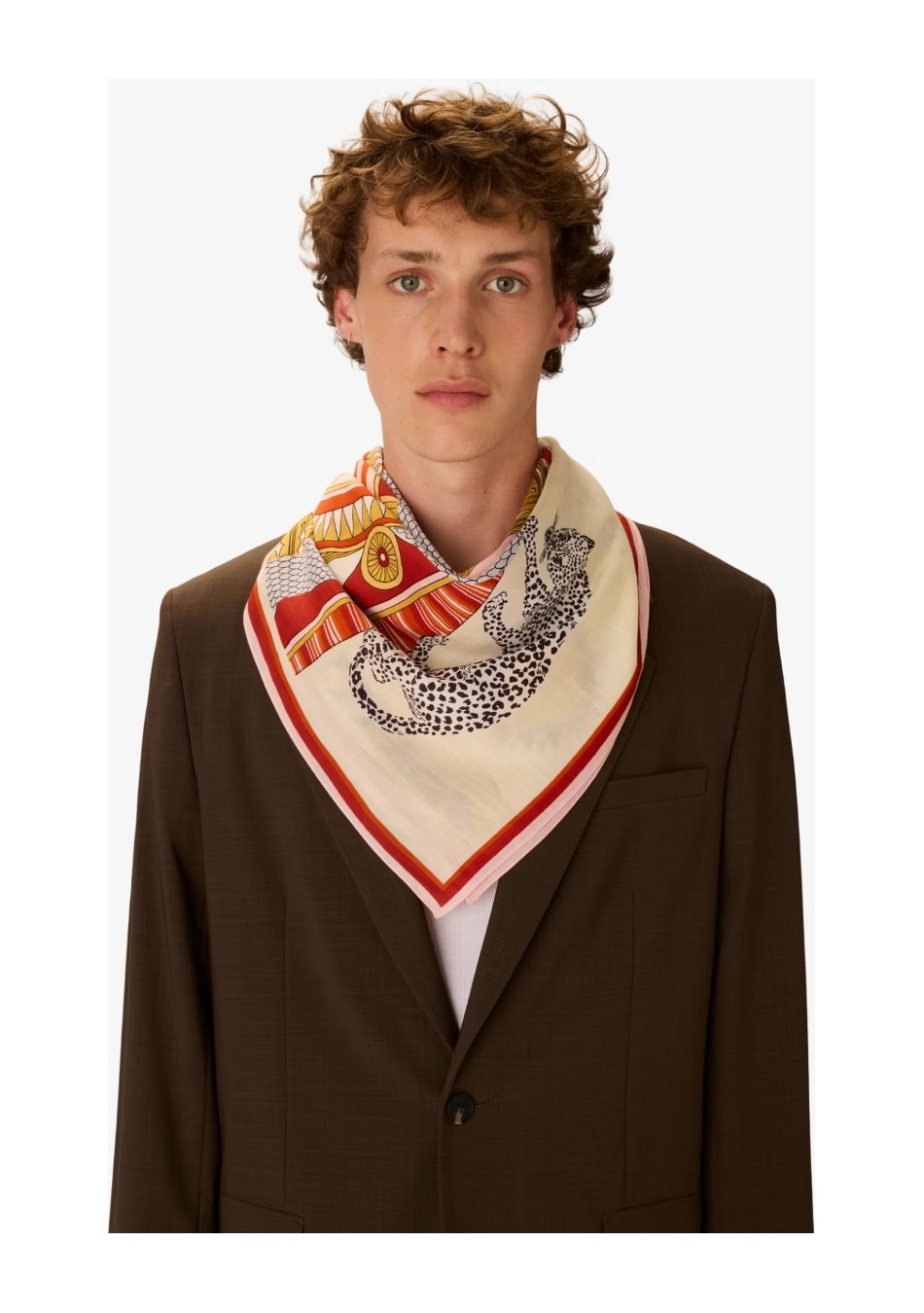 INOUI es una marca que representa sofisticación, minimalismo y carácter. Cada creación está diseñada para personas que valoran l