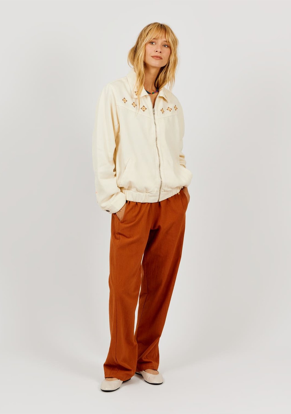 A.P. ARSENE ET LES PIPELETTES, marca de moda premium con diseños exclusivos, estilo atemporal y calidad superior. Prendas versát