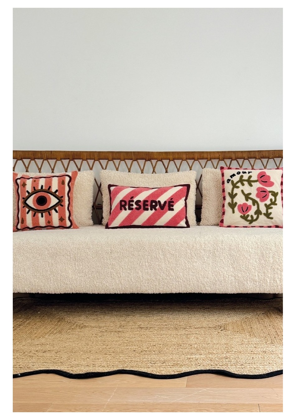 OPJEPT PARIS combina la sofisticación del diseño francés con la máxima calidad en cada producto. Desde accesorios hasta artículo