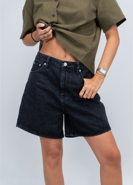 LABDIP marca de jeans de mujer con un estilo casual y femenino