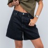 LABDIP marca de jeans de mujer con un estilo casual y femenino