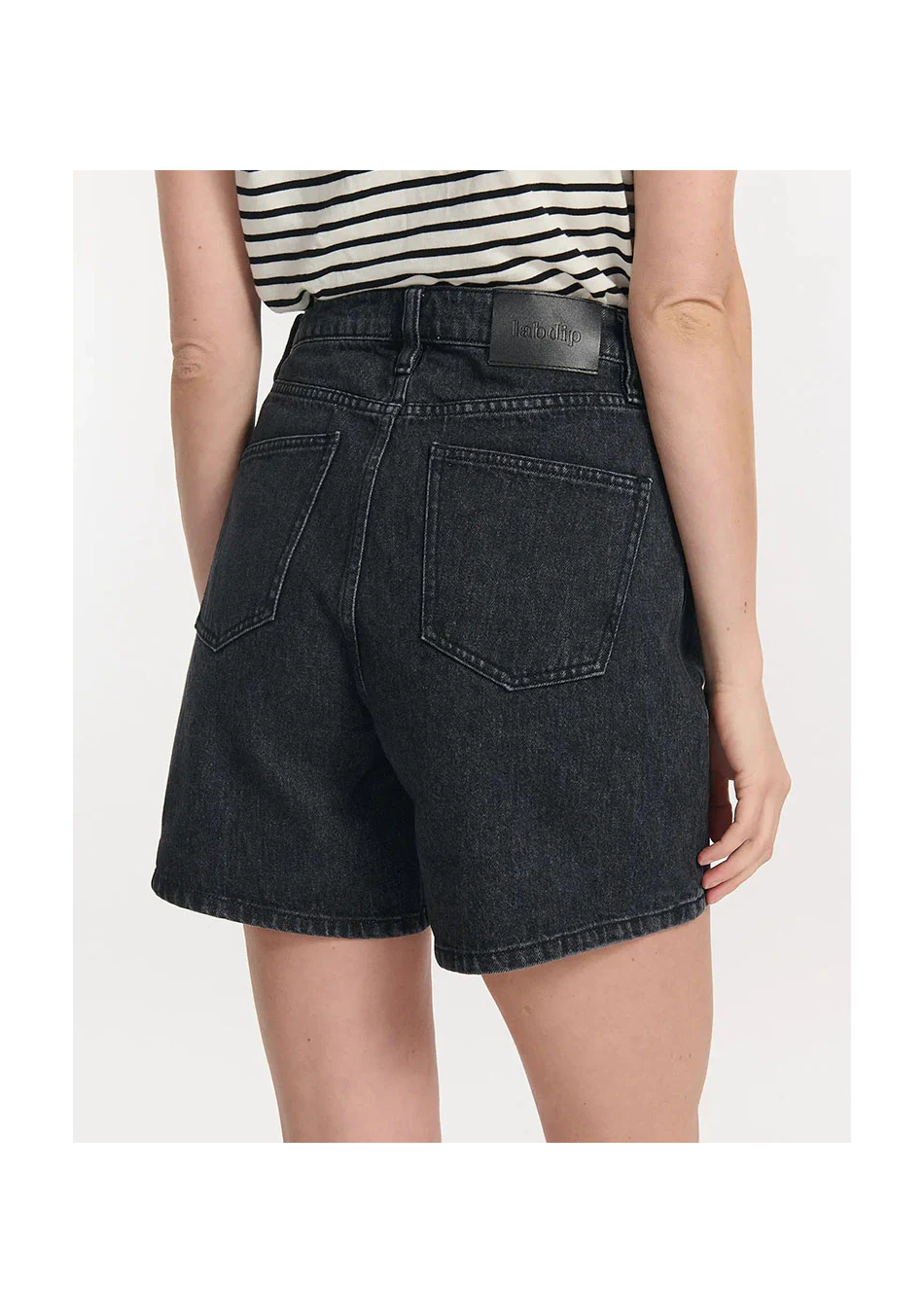 LABDIP marca de jeans de mujer con un estilo casual y femenino