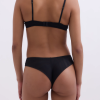 LOVE STRIES marca de ropa interior y  baño de mujer de estilo femenino y cómodo
