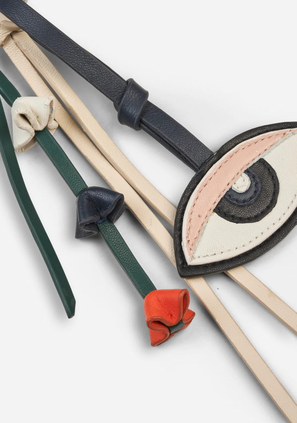 MUNTHE es una marca danesa que combina arte, artesanía y diseño contemporáneo con gran atención al detalle.