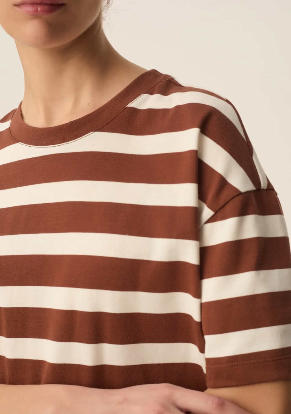 DES PETITS HAUTS marca que refleja la esencia del estilo parisino: femenino, delicado y atemporal.  Destaca por su diseño cuidad