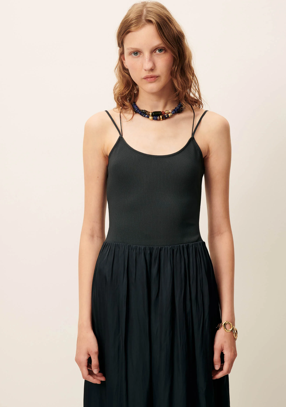 SESSÚN marca francesa de ropa de mujer con un estilo casual, femenino y minimal