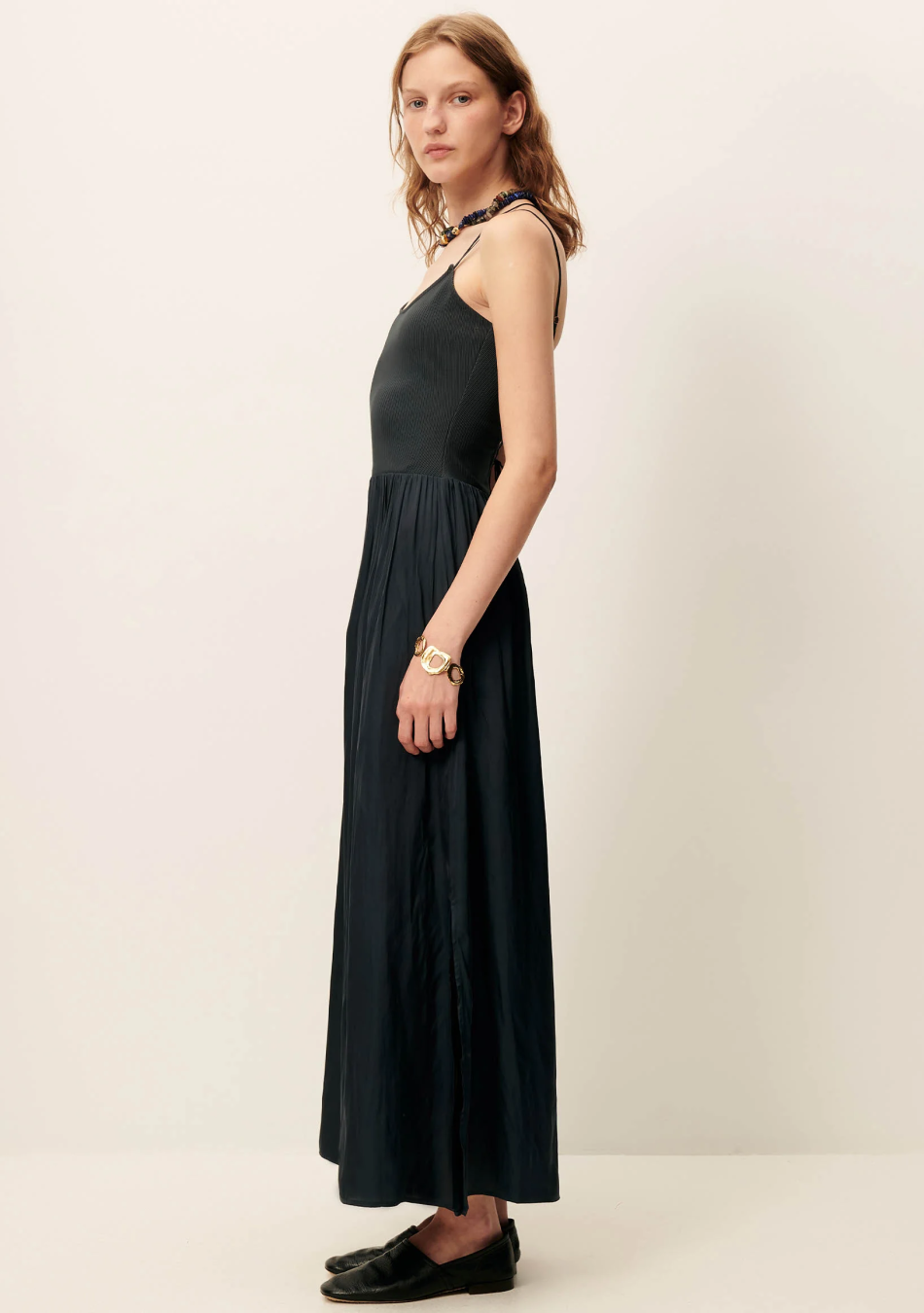 SESSÚN marca francesa de ropa de mujer con un estilo casual, femenino y minimal