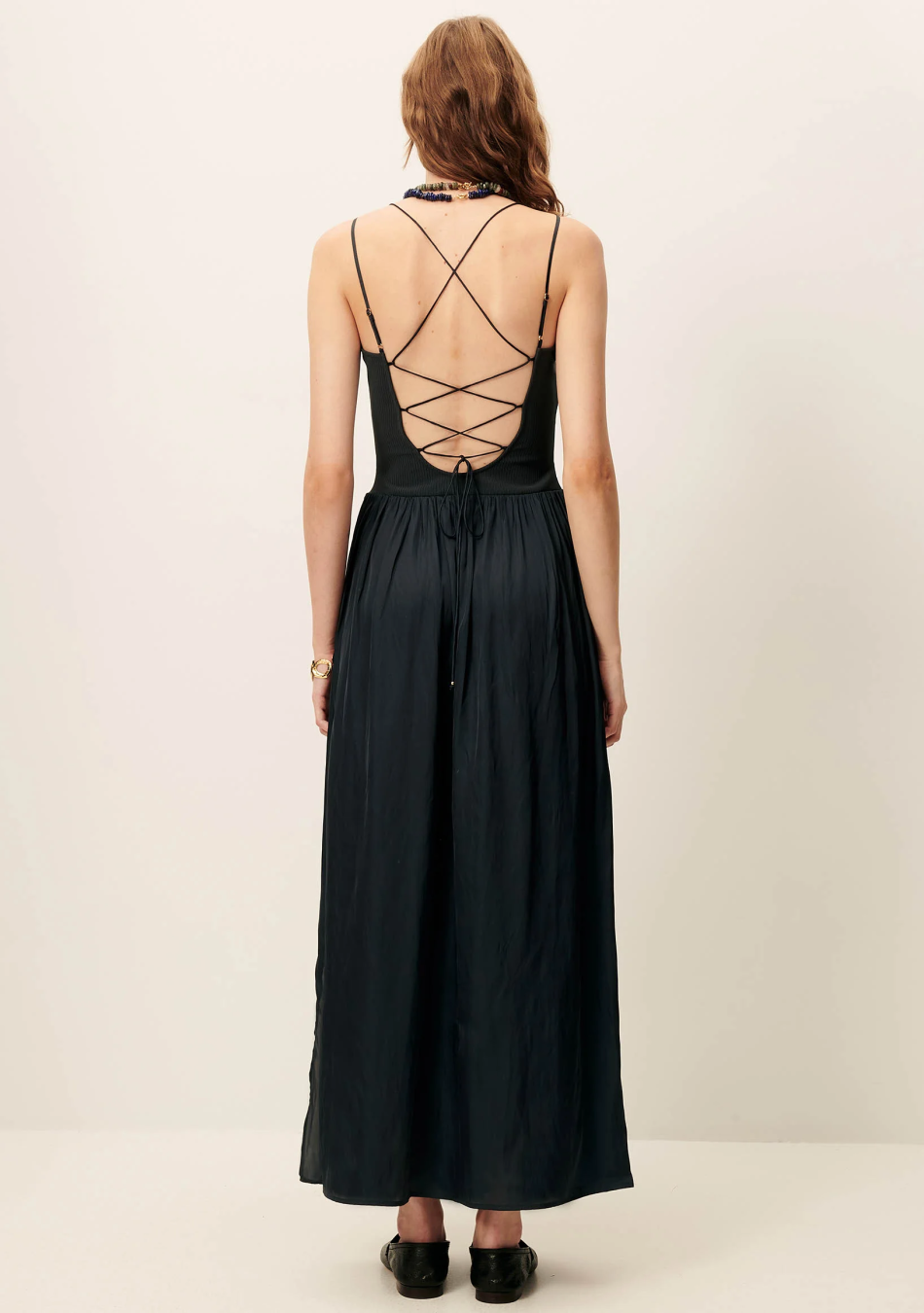SESSÚN marca francesa de ropa de mujer con un estilo casual, femenino y minimal