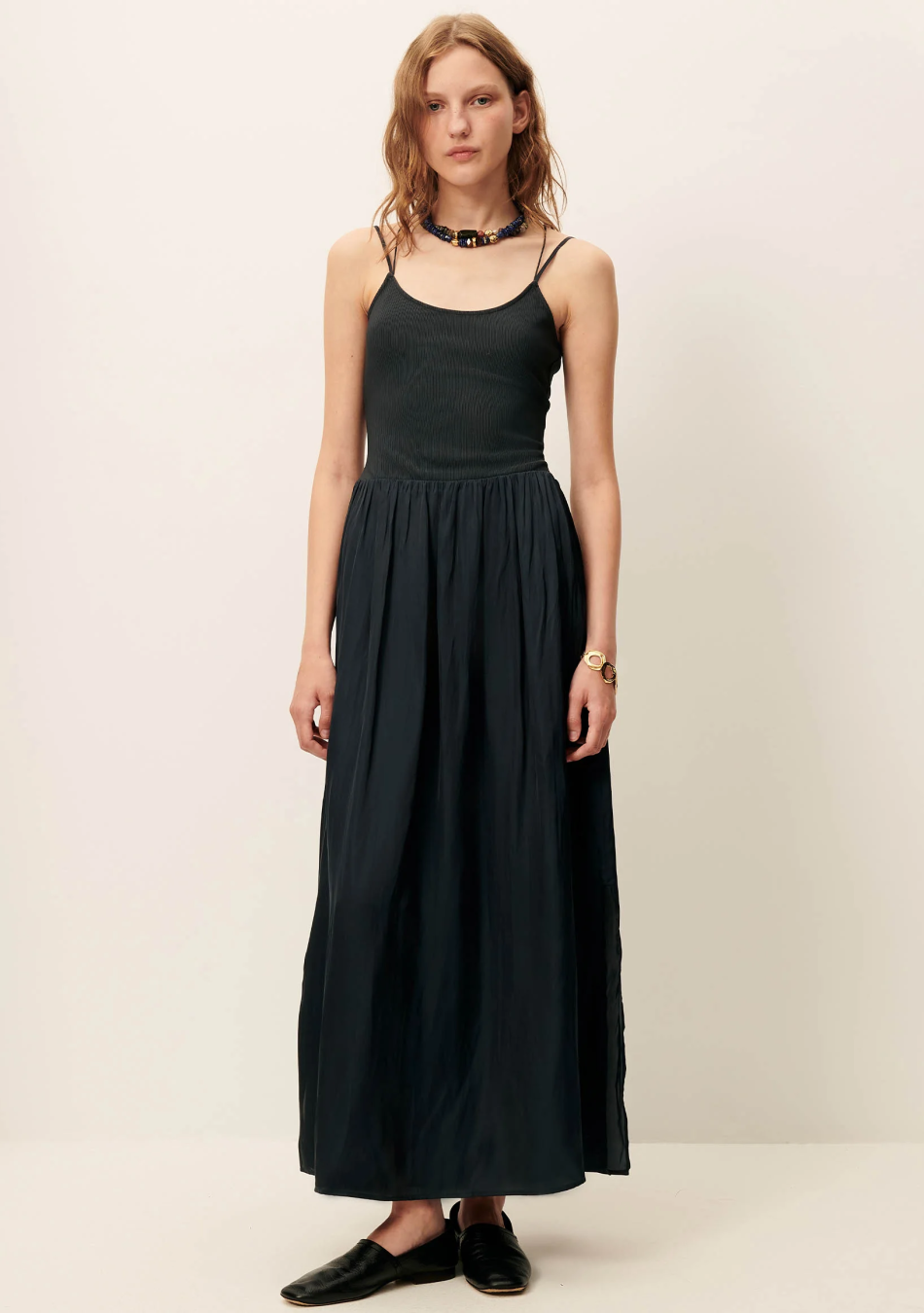 SESSÚN marca francesa de ropa de mujer con un estilo casual, femenino y minimal