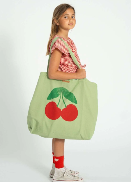 INOUI es una marca que representa sofisticación, minimalismo y carácter. Cada creación está diseñada para personas que valoran l