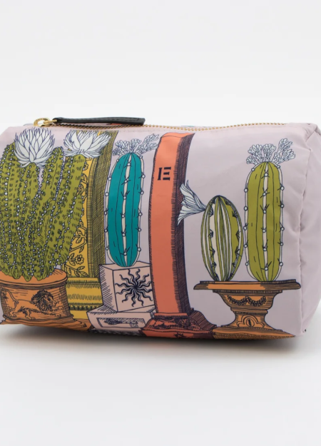 INOUI es una marca que representa sofisticación, minimalismo y carácter. Cada creación está diseñada para personas que valoran l
