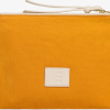 INOUI es una marca que representa sofisticación, minimalismo y carácter. Cada creación está diseñada para personas que valoran l