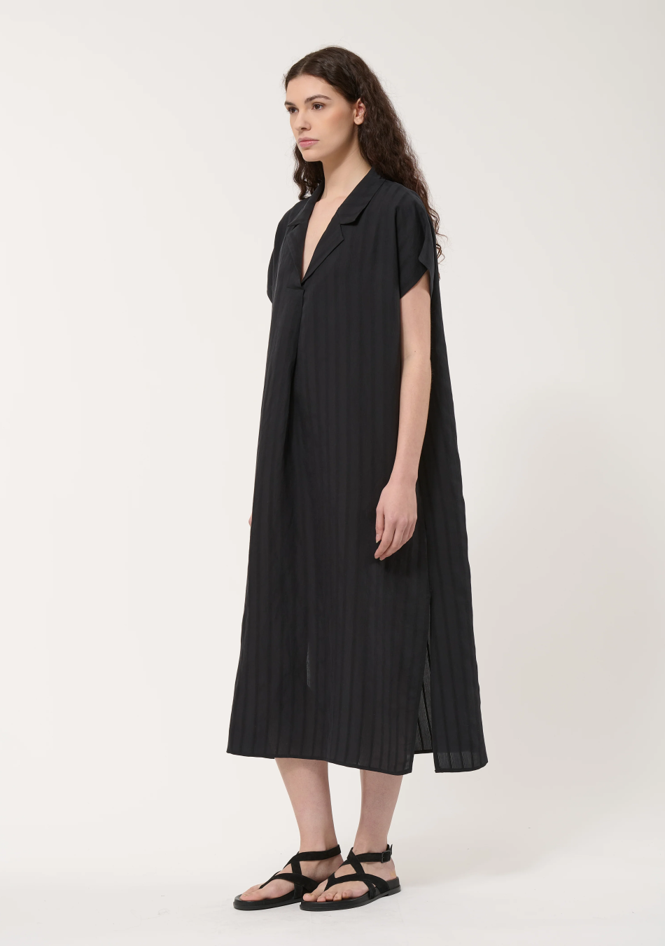HUMILITY marca francesa de ropa de mujer con un estilo atemporal y casual.