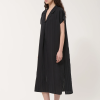 HUMILITY marca francesa de ropa de mujer con un estilo atemporal y casual.