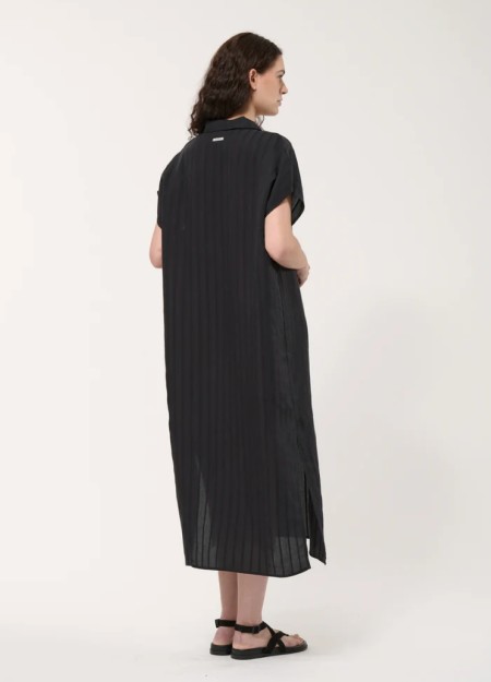 HUMILITY marca francesa de ropa de mujer con un estilo atemporal y casual. 2