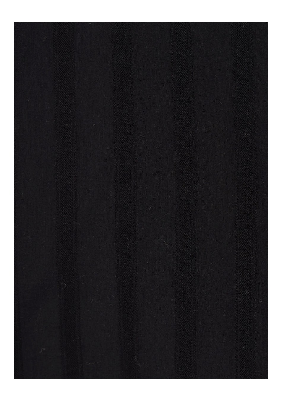 HUMILITY marca francesa de ropa de mujer con un estilo atemporal y casual.