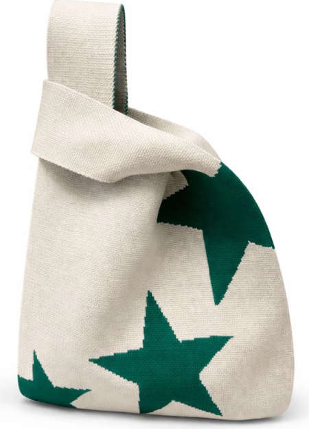 Tokeii Knit Studio combina diseño moderno, tradición textil japonesa y materiales sostenibles en accesorios de punto únicos y fu