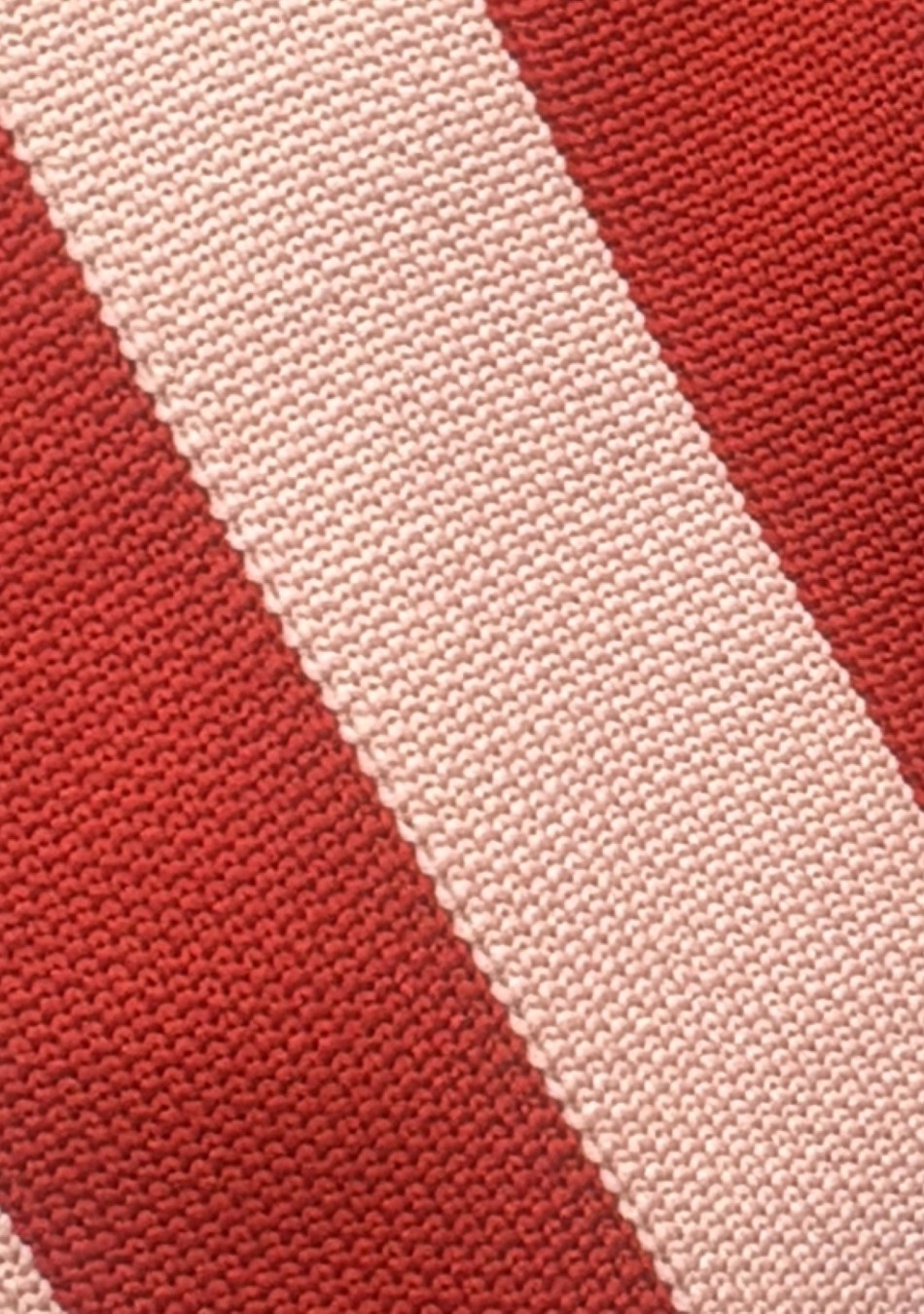 Tokeii Knit Studio combina diseño moderno, tradición textil japonesa y materiales sostenibles en accesorios de punto únicos y fu