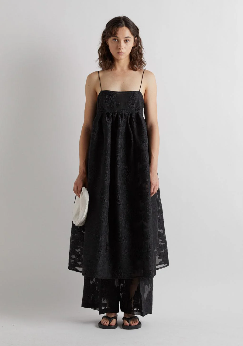 MEIMEIJ marca de prendas elegantes, femeninas y fabricadas con tejidos de alta calidad que combinan diseño italiano, comodidad y