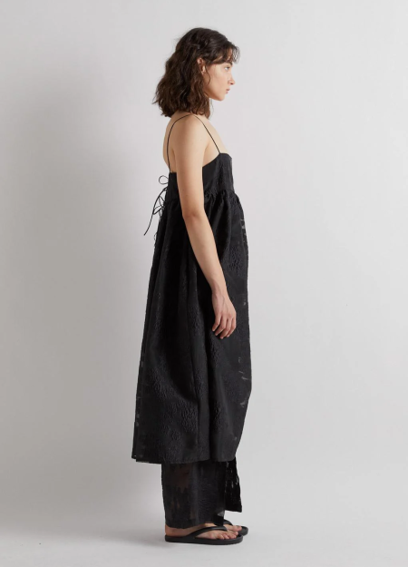 MEIMEIJ marca de prendas elegantes, femeninas y fabricadas con tejidos de alta calidad que combinan diseño italiano, comodidad y 2