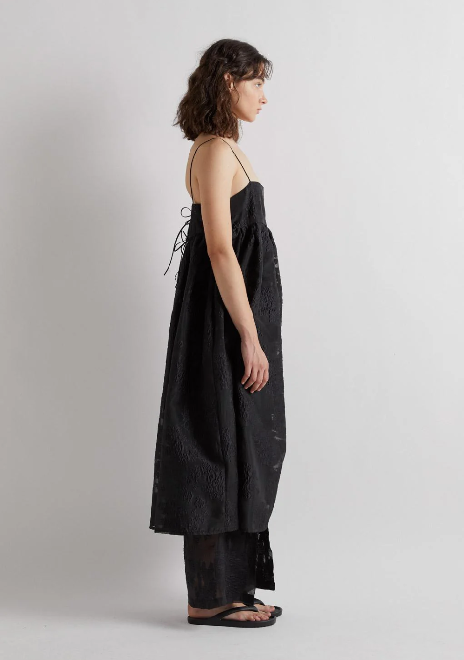 MEIMEIJ marca de prendas elegantes, femeninas y fabricadas con tejidos de alta calidad que combinan diseño italiano, comodidad y
