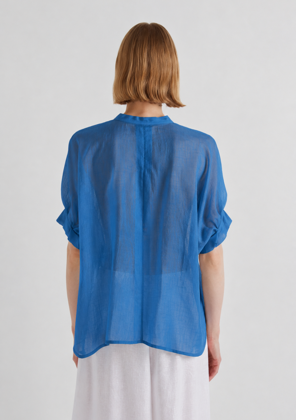 MEIMEIJ marca de prendas elegantes, femeninas y fabricadas con tejidos de alta calidad que combinan diseño italiano, comodidad y