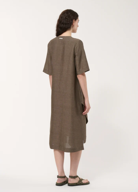 HUMILITY marca francesa de ropa de mujer con un estilo conceptual y femenino 2