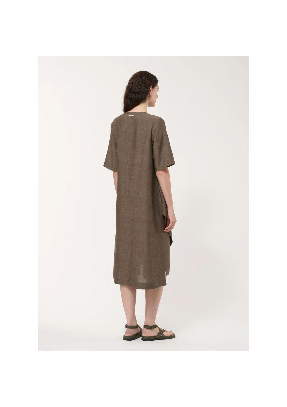 HUMILITY marca francesa de ropa de mujer con un estilo conceptual y femenino