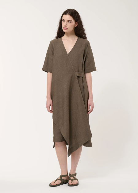 HUMILITY marca francesa de ropa de mujer con un estilo conceptual y femenino