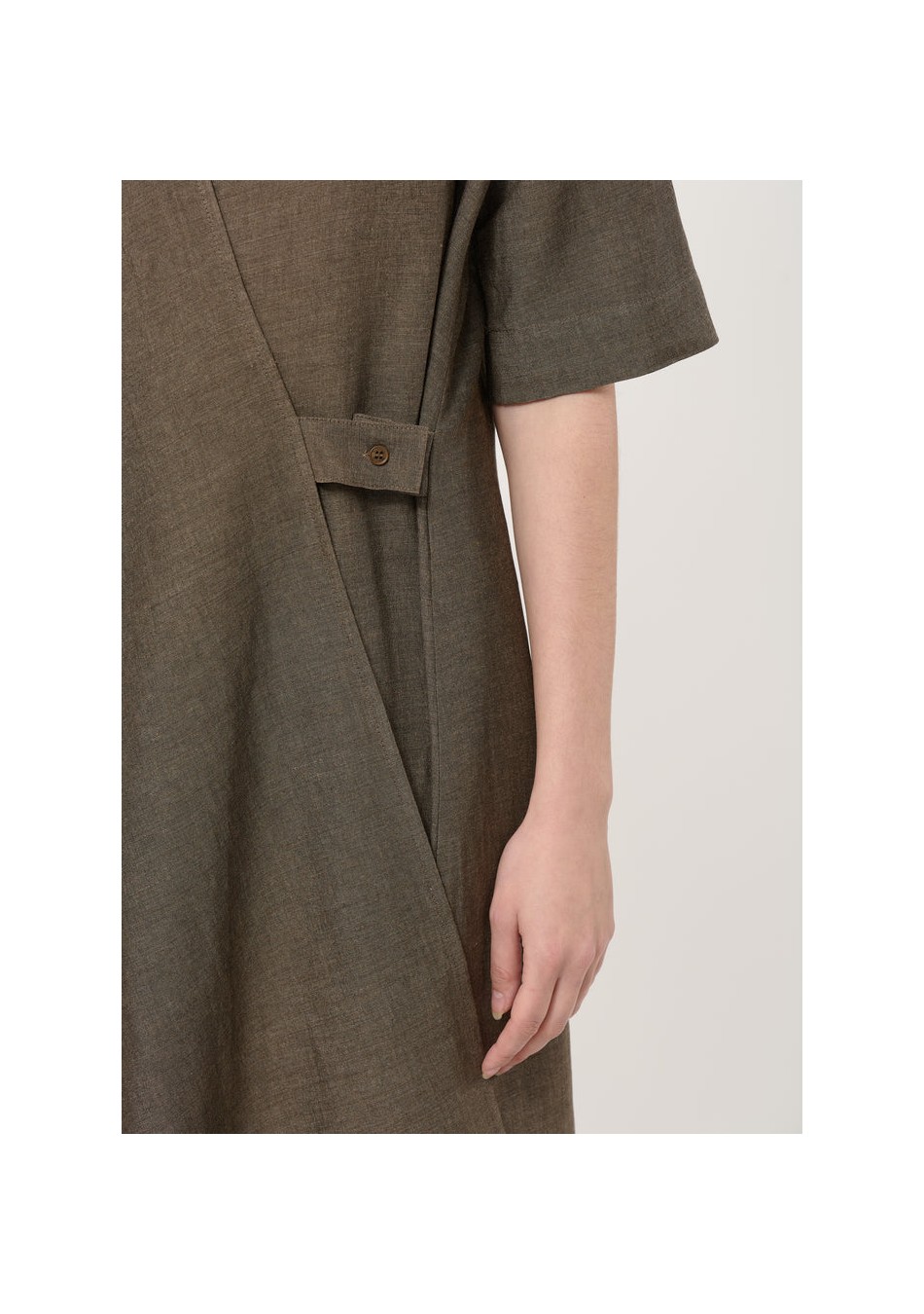HUMILITY marca francesa de ropa de mujer con un estilo conceptual y femenino