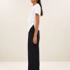 BY BAR marca nórdica de mujer con un estilo casual y dinámico