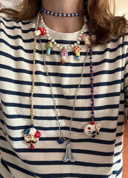 CASHFANA es una marca de joyería artesanal que crea piezas únicas inspiradas en el Mediterráneo.