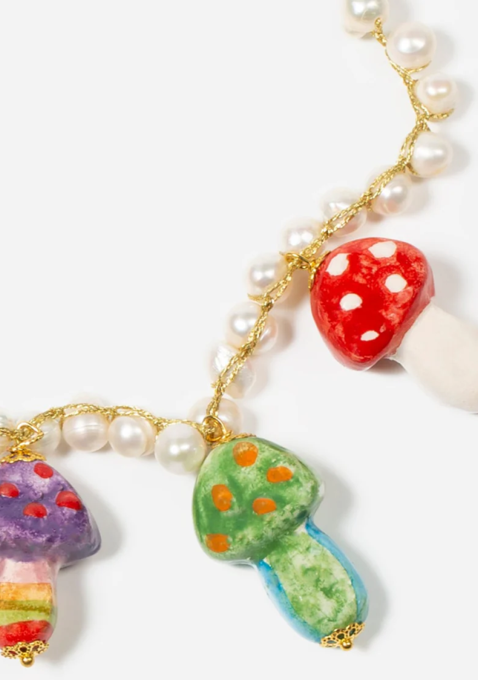 CASHFANA es una marca de joyería artesanal que crea piezas únicas inspiradas en el Mediterráneo.