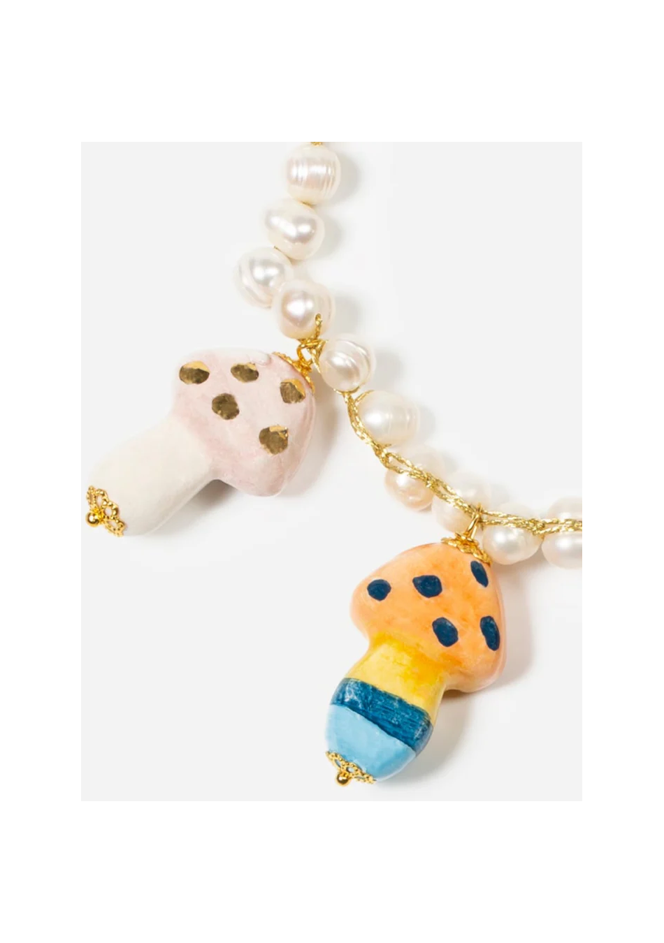CASHFANA es una marca de joyería artesanal que crea piezas únicas inspiradas en el Mediterráneo.