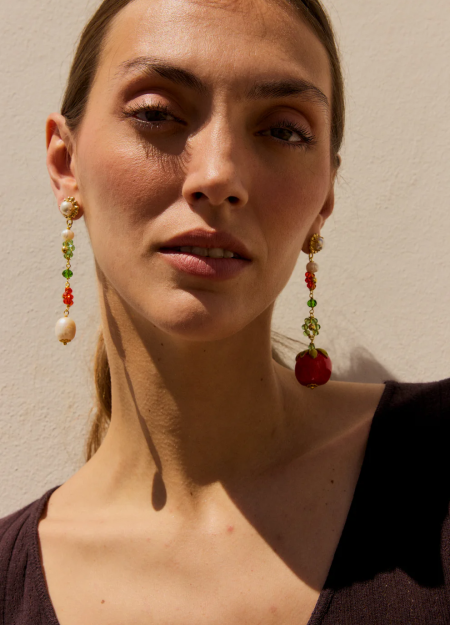 CASHFANA es una marca de joyería artesanal que crea piezas únicas inspiradas en el Mediterráneo.