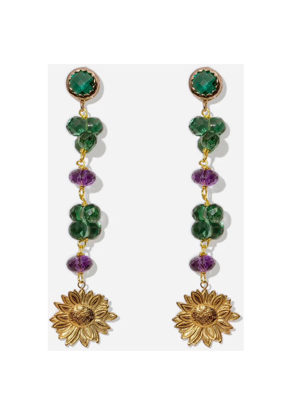 CASHFANA es una marca de joyería artesanal que crea piezas únicas inspiradas en el Mediterráneo.